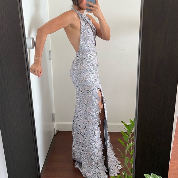 Beautiful long dress perfect for weddings - Picture 3 of 6